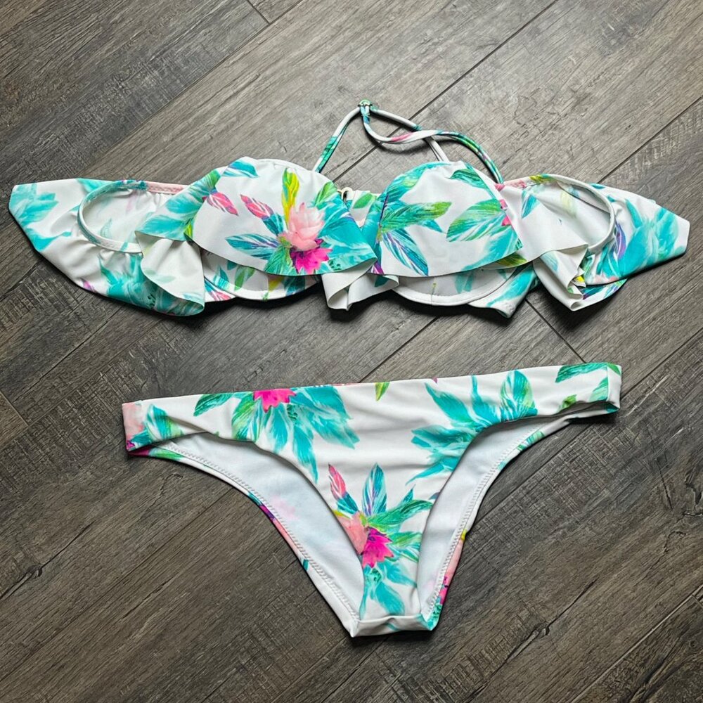 Raisins Tropical Floral Two Piece Bikini Swim Suit ((Medium))